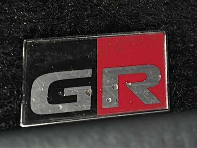 トヨタ ＧＲヤリス RZ ハイパフォーマンス 京都府 2022(令4)年 1.1万km プラチナホワイトパールマイカ ワンオーナー/JBLプレミアムサウンド/９インチ純正OPメモリーナビ/バックカメラ/GR赤キャリパー/3眼LEDヘッドライト/GR黒ハーフレザーシート/BSM/デジタルミラー/前席シートヒーター/GR本革ステアリング/ステアリングヒーター/スマートキー2本/オートワイパー/Miracast/Bluetooth/インタークーラースプレー/IMT【電動クラッチアシスト】/フォグランプ/前後ドラレコ/電動格納ミラー/純正18インチアルミホイール/純正フロアマット/アダプティブクルーズコントロール/パワーステアリング/純正ビルトインETC/４WD/ターボ/TSS/アイドリングストップ