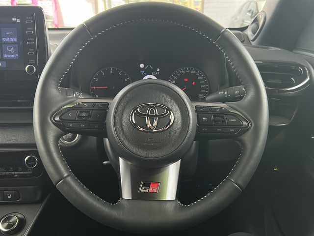 トヨタ ＧＲヤリス RZ ハイパフォーマンス 京都府 2022(令4)年 1.1万km プラチナホワイトパールマイカ ワンオーナー/JBLプレミアムサウンド/９インチ純正OPメモリーナビ/バックカメラ/GR赤キャリパー/3眼LEDヘッドライト/GR黒ハーフレザーシート/BSM/デジタルミラー/前席シートヒーター/GR本革ステアリング/ステアリングヒーター/スマートキー2本/オートワイパー/Miracast/Bluetooth/インタークーラースプレー/IMT【電動クラッチアシスト】/フォグランプ/前後ドラレコ/電動格納ミラー/純正18インチアルミホイール/純正フロアマット/アダプティブクルーズコントロール/パワーステアリング/純正ビルトインETC/４WD/ターボ/TSS/アイドリングストップ