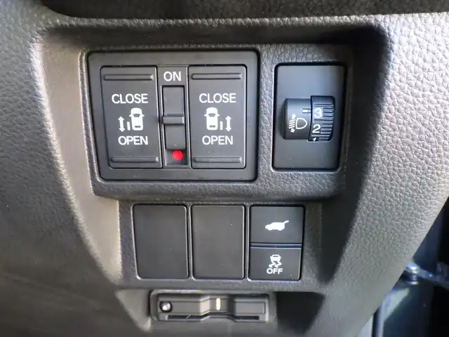 ホンダ ステップワゴン スパーダ eHEV 千葉県 2022(令4)年 4.5万km ミッドナイトブルービームM ホンダセンシング/・衝突軽減ブレーキ（CMBS）/・車線維持支援システム（LKAS）/・アダプティブクルーズコントロール（ACC）/・後方誤発進抑制機能/・誤発進抑制機能/・ブラインドスポットインフォメーション/パワーバックドア/両側パワースライドドア/ハーフレザーシート/前席シートヒーター/後席オットマン/純正メモリーナビ/地デジTV/【DVD/CD再生機能　Bluetooth接続】/バックカメラ/ドライブレコーダー（前後撮影）/フリップダウンモニター（VM-221T）/革巻きステアリング/ステアリングスイッチ/パドルシフト/ETC/LEDヘッドライト/フォグライト/ウインカーミラー/コーナーセンサー/純正16インチアルミホイル/サイド/カーテンエアバッグ/Honda スマートキー