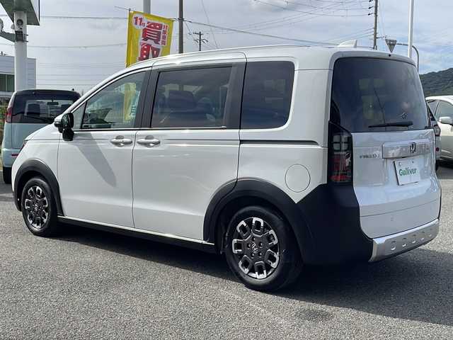 ホンダ フリード クロスター 兵庫県 2025(令7)年 1.3万km プラチナホワイトパール 純正８型ナビ/・TV.BT.AM.FM/衝突軽減装置/踏み間違え加速抑制システム/先行車発信お知らせ機能/標識認識機能/レーダークルーズコントロール/ブラインドスポットモニター/クリアランスソナー/バックカメラ/電動パーキングブレーキ/ブレーキホールド/前席シートヒーター/オートハイビーム/カーテンエアバック/純正フロアマット