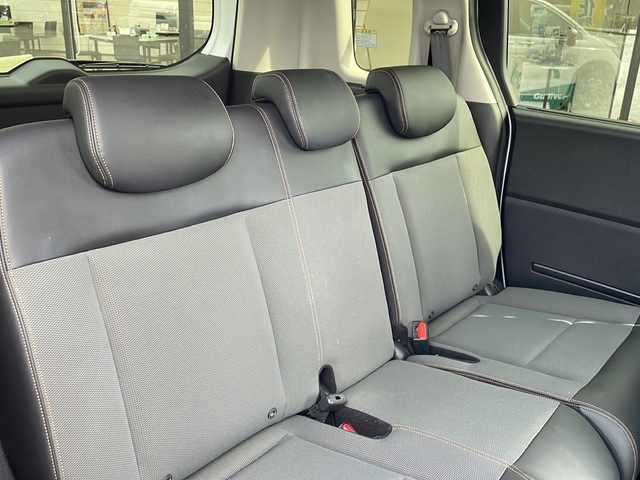 ホンダ フリード クロスター 兵庫県 2025(令7)年 1.3万km プラチナホワイトパール 純正８型ナビ/・TV.BT.AM.FM/衝突軽減装置/踏み間違え加速抑制システム/先行車発信お知らせ機能/標識認識機能/レーダークルーズコントロール/ブラインドスポットモニター/クリアランスソナー/バックカメラ/電動パーキングブレーキ/ブレーキホールド/前席シートヒーター/オートハイビーム/カーテンエアバック/純正フロアマット