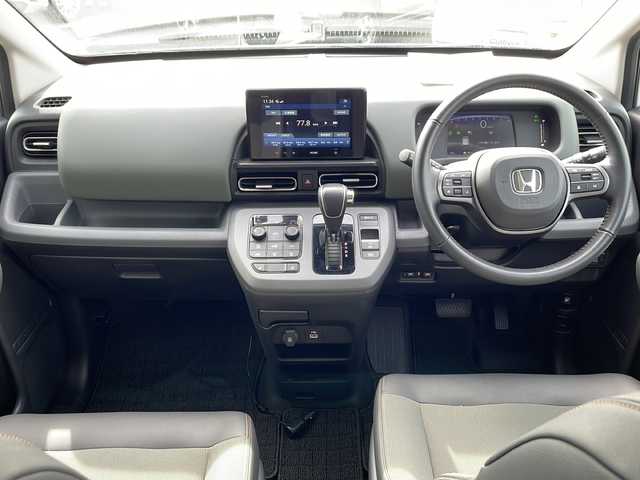 ホンダ フリード クロスター 兵庫県 2025(令7)年 1.3万km プラチナホワイトパール 純正８型ナビ/・TV.BT.AM.FM/衝突軽減装置/踏み間違え加速抑制システム/先行車発信お知らせ機能/標識認識機能/レーダークルーズコントロール/ブラインドスポットモニター/クリアランスソナー/バックカメラ/電動パーキングブレーキ/ブレーキホールド/前席シートヒーター/オートハイビーム/カーテンエアバック/純正フロアマット