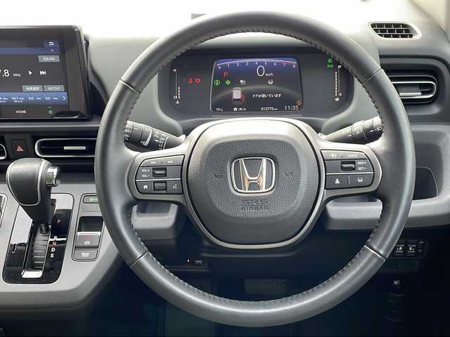 ホンダ フリード クロスター 兵庫県 2025(令7)年 1.3万km プラチナホワイトパール 純正８型ナビ/・TV.BT.AM.FM/衝突軽減装置/踏み間違え加速抑制システム/先行車発信お知らせ機能/標識認識機能/レーダークルーズコントロール/ブラインドスポットモニター/クリアランスソナー/バックカメラ/電動パーキングブレーキ/ブレーキホールド/前席シートヒーター/オートハイビーム/カーテンエアバック/純正フロアマット