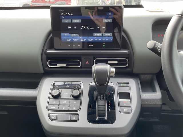 ホンダ フリード クロスター 兵庫県 2025(令7)年 1.3万km プラチナホワイトパール 純正８型ナビ/・TV.BT.AM.FM/衝突軽減装置/踏み間違え加速抑制システム/先行車発信お知らせ機能/標識認識機能/レーダークルーズコントロール/ブラインドスポットモニター/クリアランスソナー/バックカメラ/電動パーキングブレーキ/ブレーキホールド/前席シートヒーター/オートハイビーム/カーテンエアバック/純正フロアマット