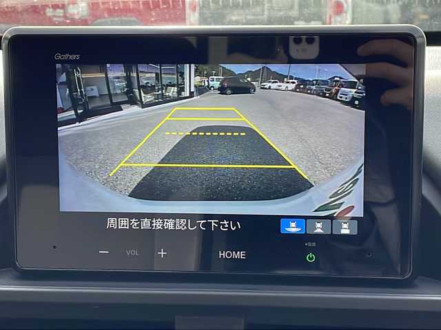 ホンダ フリード クロスター 兵庫県 2025(令7)年 1.3万km プラチナホワイトパール 純正８型ナビ/・TV.BT.AM.FM/衝突軽減装置/踏み間違え加速抑制システム/先行車発信お知らせ機能/標識認識機能/レーダークルーズコントロール/ブラインドスポットモニター/クリアランスソナー/バックカメラ/電動パーキングブレーキ/ブレーキホールド/前席シートヒーター/オートハイビーム/カーテンエアバック/純正フロアマット