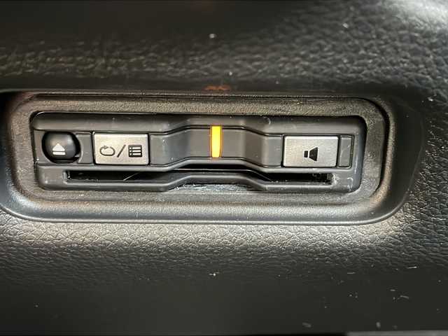 ホンダ フリード クロスター 兵庫県 2025(令7)年 1.3万km プラチナホワイトパール 純正８型ナビ/・TV.BT.AM.FM/衝突軽減装置/踏み間違え加速抑制システム/先行車発信お知らせ機能/標識認識機能/レーダークルーズコントロール/ブラインドスポットモニター/クリアランスソナー/バックカメラ/電動パーキングブレーキ/ブレーキホールド/前席シートヒーター/オートハイビーム/カーテンエアバック/純正フロアマット