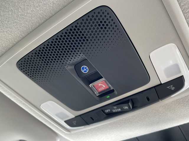 ホンダ フリード クロスター 兵庫県 2025(令7)年 1.3万km プラチナホワイトパール 純正８型ナビ/・TV.BT.AM.FM/衝突軽減装置/踏み間違え加速抑制システム/先行車発信お知らせ機能/標識認識機能/レーダークルーズコントロール/ブラインドスポットモニター/クリアランスソナー/バックカメラ/電動パーキングブレーキ/ブレーキホールド/前席シートヒーター/オートハイビーム/カーテンエアバック/純正フロアマット