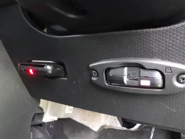 ダイハツ タント ファンクロスターボ 千葉県 2022(令4)年 4.5万km シャイニングホワイトパール スマートアシストIII/エコアイドル/両側パワースライドドア/前席シートヒーター/純正メモリーナビ/地デジTV/【DVD/CD再生機能　Bluetooth接続】/バックカメラ/ドライブレコーダー（前後撮影）/ステアリングスイッチ/ETC/LEDヘッドライト/LEDフォグライト/ドアバイザー/コーナーセンサー/純正15インチアルミホイル/サイド/カーテンエアバッグ/キーフリーシステム