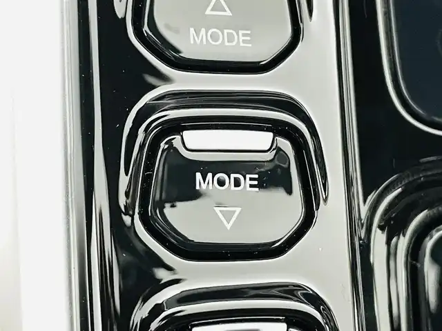 アストンマーティン Ａ・マーチン ＤＢＸ 707 福島県 2022(令4)年 0.2万km 緑 アクティブブレーキアシストシステム/・コーナーセンサー/・パーキングアシスト/パノラミックガラスルーフ/純正ワイドナビ/・BT/FM/AM/アップルカープレイ/バックカメラ/LEDヘッドライト/・フォグライト/シートヒーター/・エアーシート/純正アルミホイール付きサマータイヤ/ドラレコ/ハイエンドオーディオシステム/アイドリングストップ/プッシュスタート/・スマートキー