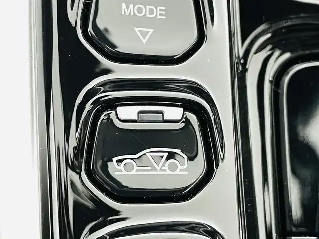 アストンマーティン Ａ・マーチン ＤＢＸ 707 福島県 2022(令4)年 0.2万km 緑 アクティブブレーキアシストシステム/・コーナーセンサー/・パーキングアシスト/パノラミックガラスルーフ/純正ワイドナビ/・BT/FM/AM/アップルカープレイ/バックカメラ/LEDヘッドライト/・フォグライト/シートヒーター/・エアーシート/純正アルミホイール付きサマータイヤ/ドラレコ/ハイエンドオーディオシステム/アイドリングストップ/プッシュスタート/・スマートキー