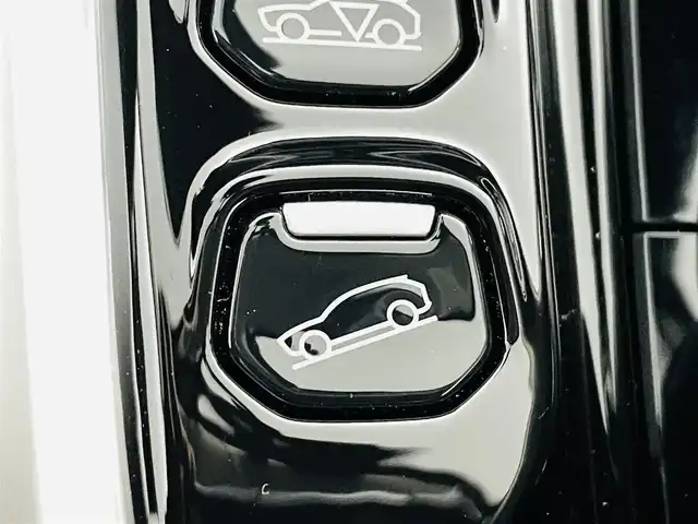 アストンマーティン Ａ・マーチン ＤＢＸ 707 福島県 2022(令4)年 0.2万km 緑 アクティブブレーキアシストシステム/・コーナーセンサー/・パーキングアシスト/パノラミックガラスルーフ/純正ワイドナビ/・BT/FM/AM/アップルカープレイ/バックカメラ/LEDヘッドライト/・フォグライト/シートヒーター/・エアーシート/純正アルミホイール付きサマータイヤ/ドラレコ/ハイエンドオーディオシステム/アイドリングストップ/プッシュスタート/・スマートキー