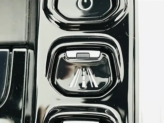 アストンマーティン Ａ・マーチン ＤＢＸ 707 福島県 2022(令4)年 0.2万km 緑 アクティブブレーキアシストシステム/・コーナーセンサー/・パーキングアシスト/パノラミックガラスルーフ/純正ワイドナビ/・BT/FM/AM/アップルカープレイ/バックカメラ/LEDヘッドライト/・フォグライト/シートヒーター/・エアーシート/純正アルミホイール付きサマータイヤ/ドラレコ/ハイエンドオーディオシステム/アイドリングストップ/プッシュスタート/・スマートキー