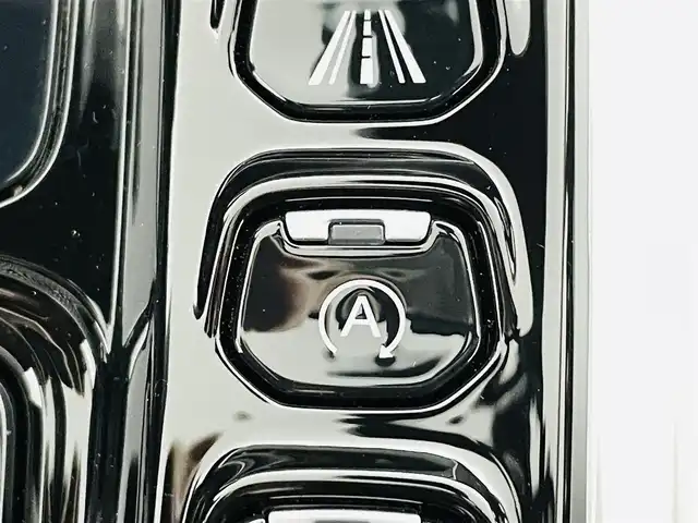 アストンマーティン Ａ・マーチン ＤＢＸ 707 福島県 2022(令4)年 0.2万km 緑 アクティブブレーキアシストシステム/・コーナーセンサー/・パーキングアシスト/パノラミックガラスルーフ/純正ワイドナビ/・BT/FM/AM/アップルカープレイ/バックカメラ/LEDヘッドライト/・フォグライト/シートヒーター/・エアーシート/純正アルミホイール付きサマータイヤ/ドラレコ/ハイエンドオーディオシステム/アイドリングストップ/プッシュスタート/・スマートキー