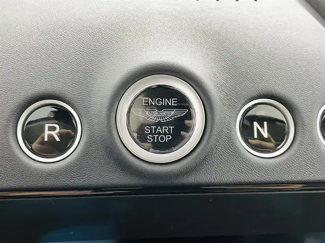 アストンマーティン Ａ・マーチン ＤＢＸ 707 福島県 2022(令4)年 0.2万km 緑 アクティブブレーキアシストシステム/・コーナーセンサー/・パーキングアシスト/パノラミックガラスルーフ/純正ワイドナビ/・BT/FM/AM/アップルカープレイ/バックカメラ/LEDヘッドライト/・フォグライト/シートヒーター/・エアーシート/純正アルミホイール付きサマータイヤ/ドラレコ/ハイエンドオーディオシステム/アイドリングストップ/プッシュスタート/・スマートキー