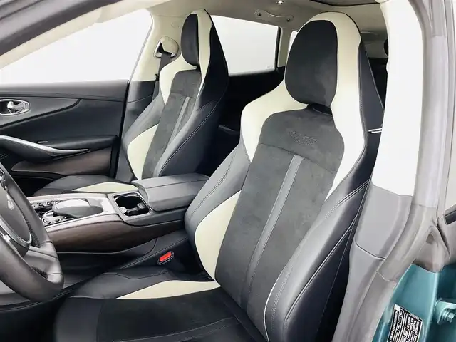 アストンマーティン Ａ・マーチン ＤＢＸ 707 福島県 2022(令4)年 0.2万km 緑 アクティブブレーキアシストシステム/・コーナーセンサー/・パーキングアシスト/パノラミックガラスルーフ/純正ワイドナビ/・BT/FM/AM/アップルカープレイ/バックカメラ/LEDヘッドライト/・フォグライト/シートヒーター/・エアーシート/純正アルミホイール付きサマータイヤ/ドラレコ/ハイエンドオーディオシステム/アイドリングストップ/プッシュスタート/・スマートキー