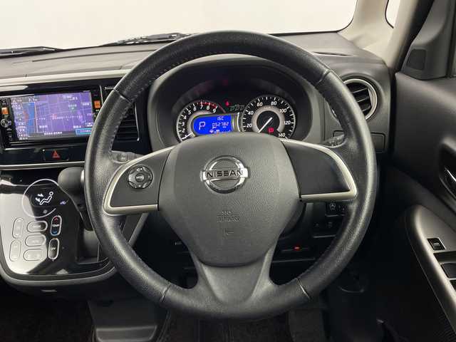 日産 デイズ ルークス ハイウェイスターX Gパッケージ 鹿児島県 2015(平27)年 5.3万km ホワイトパール 純正ナビ/（CD/DVD/BT/フルセグTV）/アラウンドビューモニター/両側パワースライドドア/オートライト/ステアリングスイッチ/アイドリングストップ/シートヒーター/シートバックテーブル/後席サーキュレーター/後席サンシェード/ETC/USB入力