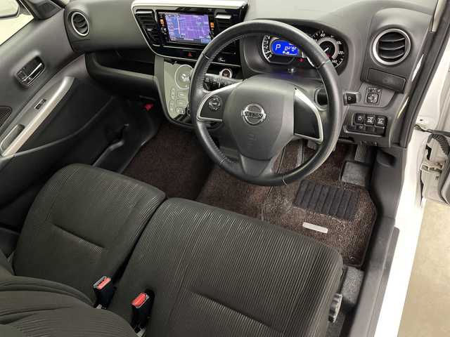 日産 デイズ ルークス ハイウェイスターX Gパッケージ 鹿児島県 2015(平27)年 5.3万km ホワイトパール 純正ナビ/（CD/DVD/BT/フルセグTV）/アラウンドビューモニター/両側パワースライドドア/オートライト/ステアリングスイッチ/アイドリングストップ/シートヒーター/シートバックテーブル/後席サーキュレーター/後席サンシェード/ETC/USB入力