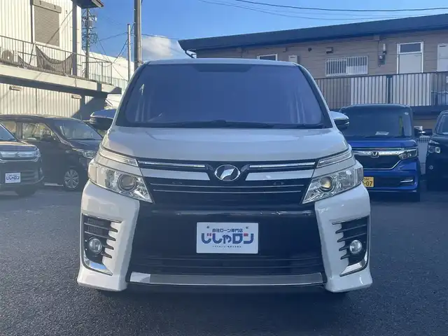 トヨタ ヴォクシー ZS 煌 岐阜県 2015(平27)年 13.9万km ホワイトパールクリスタルシャイン (株)IDOMが運営する【じしゃロン多治見店】の自社ローン対象車両になります。こちらは現金ご利用時の価格です。自社ローンご希望の方は別途その旨お申付け下さい。/アルパイン10インチナビ/11.4インチフリップダウンモニター/フルセグ/Ｂｌｕｅｔｏｏｔｈ/ＤＶＤ/ＣＤ/プッシュスタート/スマートキー/両側パワースライドドア/ＬＥＤヘッドライト/バックカメラ/ＥＴＣ　