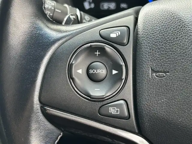 ホンダ ヴェゼル RS ホンダセンシング 福岡県 2019(令1)年 3.5万km クリスタルブラックパール 純正ナビ（VXM-197VFEi）/（ラジオ/CD/DVD/BT/フルセグTV）/アダプティブクルーズコントロール/バックカメラ/パドルシフト/前席シートヒーター/ドライブレコーダー/ビルトインETC/USB入力端子/純正18インチアルミホイール/純正フロアマット/レーンキープアシスト/横滑り防止装置/衝突被害軽減システム/オートライト/ステアリングスイッチ/アイドリングストップ/ドアバイザー/スペアキー/取扱説明書/保証書