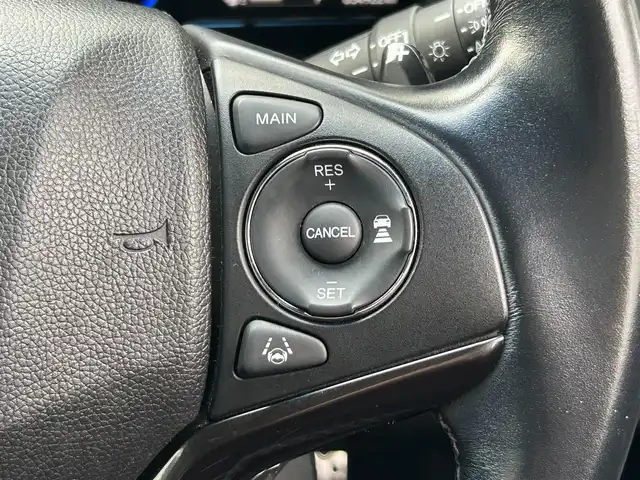 ホンダ ヴェゼル RS ホンダセンシング 福岡県 2019(令1)年 3.5万km クリスタルブラックパール 純正ナビ（VXM-197VFEi）/（ラジオ/CD/DVD/BT/フルセグTV）/アダプティブクルーズコントロール/バックカメラ/パドルシフト/前席シートヒーター/ドライブレコーダー/ビルトインETC/USB入力端子/純正18インチアルミホイール/純正フロアマット/レーンキープアシスト/横滑り防止装置/衝突被害軽減システム/オートライト/ステアリングスイッチ/アイドリングストップ/ドアバイザー/スペアキー/取扱説明書/保証書