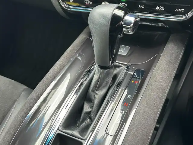 ホンダ ヴェゼル RS ホンダセンシング 福岡県 2019(令1)年 3.5万km クリスタルブラックパール 純正ナビ（VXM-197VFEi）/（ラジオ/CD/DVD/BT/フルセグTV）/アダプティブクルーズコントロール/バックカメラ/パドルシフト/前席シートヒーター/ドライブレコーダー/ビルトインETC/USB入力端子/純正18インチアルミホイール/純正フロアマット/レーンキープアシスト/横滑り防止装置/衝突被害軽減システム/オートライト/ステアリングスイッチ/アイドリングストップ/ドアバイザー/スペアキー/取扱説明書/保証書