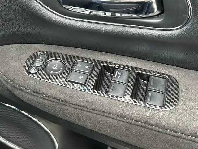 ホンダ ヴェゼル RS ホンダセンシング 福岡県 2019(令1)年 3.5万km クリスタルブラックパール 純正ナビ（VXM-197VFEi）/（ラジオ/CD/DVD/BT/フルセグTV）/アダプティブクルーズコントロール/バックカメラ/パドルシフト/前席シートヒーター/ドライブレコーダー/ビルトインETC/USB入力端子/純正18インチアルミホイール/純正フロアマット/レーンキープアシスト/横滑り防止装置/衝突被害軽減システム/オートライト/ステアリングスイッチ/アイドリングストップ/ドアバイザー/スペアキー/取扱説明書/保証書