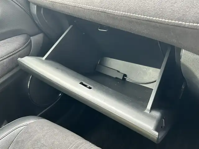 ホンダ ヴェゼル RS ホンダセンシング 福岡県 2019(令1)年 3.5万km クリスタルブラックパール 純正ナビ（VXM-197VFEi）/（ラジオ/CD/DVD/BT/フルセグTV）/アダプティブクルーズコントロール/バックカメラ/パドルシフト/前席シートヒーター/ドライブレコーダー/ビルトインETC/USB入力端子/純正18インチアルミホイール/純正フロアマット/レーンキープアシスト/横滑り防止装置/衝突被害軽減システム/オートライト/ステアリングスイッチ/アイドリングストップ/ドアバイザー/スペアキー/取扱説明書/保証書