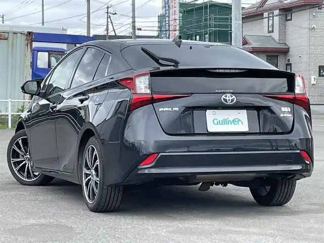 トヨタ プリウス S ツーリングセレクション 道央・札幌 2019(令1)年 4.9万km アティチュードブラックマイカ ４WD/寒冷地仕様/純正ディーラーOPナビ/CD/DVD/BT/フルセグ/トヨタセーフティセンス/プリクラッシュセーフティ/横滑り防止装置/レーダークルーズコントロール/レーンキープアシスト/パーキングアシスト/クリアランスソナー/パーキングサポートブレーキ/バックカメラ/ビルトインETC/ドライブレコーダー/EVMODE/DRIVEMODE切替/ワイパーデアイサー/前席シートヒーター/レザーシート/革巻きステアリング/ステアリングリモコン/プッシュスタート/スマートキー/LEDヘッドライト/オートライト/オートハイビーム/フォグランプ/電動格納ミラー/ヒーテッドドアミラー/ウィンカーミラー/純正フロアマット/スペアキー/純正エンジンスターター