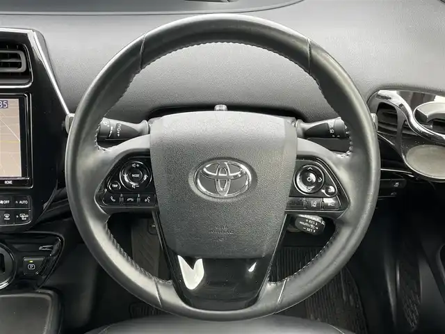 トヨタ プリウス S ツーリングセレクション 道央・札幌 2019(令1)年 4.9万km アティチュードブラックマイカ ４WD/寒冷地仕様/純正ディーラーOPナビ/CD/DVD/BT/フルセグ/トヨタセーフティセンス/プリクラッシュセーフティ/横滑り防止装置/レーダークルーズコントロール/レーンキープアシスト/パーキングアシスト/クリアランスソナー/パーキングサポートブレーキ/バックカメラ/ビルトインETC/ドライブレコーダー/EVMODE/DRIVEMODE切替/ワイパーデアイサー/前席シートヒーター/レザーシート/革巻きステアリング/ステアリングリモコン/プッシュスタート/スマートキー/LEDヘッドライト/オートライト/オートハイビーム/フォグランプ/電動格納ミラー/ヒーテッドドアミラー/ウィンカーミラー/純正フロアマット/スペアキー/純正エンジンスターター