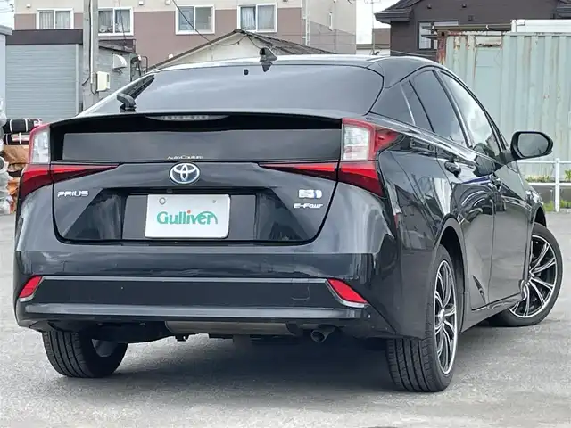 トヨタ プリウス S ツーリングセレクション 道央・札幌 2019(令1)年 4.9万km アティチュードブラックマイカ ４WD/寒冷地仕様/純正ディーラーOPナビ/CD/DVD/BT/フルセグ/トヨタセーフティセンス/プリクラッシュセーフティ/横滑り防止装置/レーダークルーズコントロール/レーンキープアシスト/パーキングアシスト/クリアランスソナー/パーキングサポートブレーキ/バックカメラ/ビルトインETC/ドライブレコーダー/EVMODE/DRIVEMODE切替/ワイパーデアイサー/前席シートヒーター/レザーシート/革巻きステアリング/ステアリングリモコン/プッシュスタート/スマートキー/LEDヘッドライト/オートライト/オートハイビーム/フォグランプ/電動格納ミラー/ヒーテッドドアミラー/ウィンカーミラー/純正フロアマット/スペアキー/純正エンジンスターター