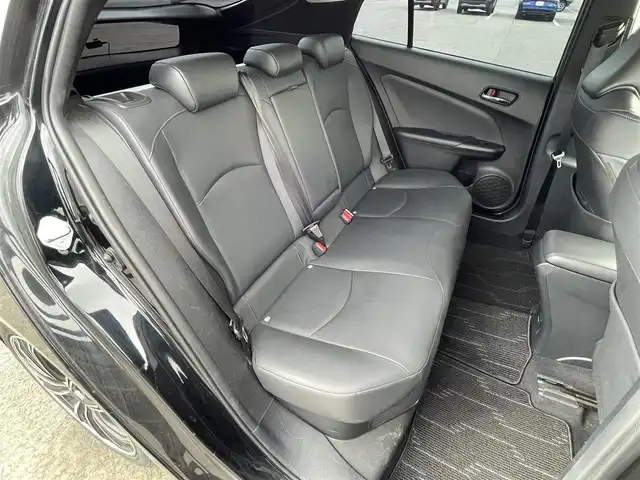 トヨタ プリウス S ツーリングセレクション 道央・札幌 2019(令1)年 4.9万km アティチュードブラックマイカ ４WD/寒冷地仕様/純正ディーラーOPナビ/CD/DVD/BT/フルセグ/トヨタセーフティセンス/プリクラッシュセーフティ/横滑り防止装置/レーダークルーズコントロール/レーンキープアシスト/パーキングアシスト/クリアランスソナー/パーキングサポートブレーキ/バックカメラ/ビルトインETC/ドライブレコーダー/EVMODE/DRIVEMODE切替/ワイパーデアイサー/前席シートヒーター/レザーシート/革巻きステアリング/ステアリングリモコン/プッシュスタート/スマートキー/LEDヘッドライト/オートライト/オートハイビーム/フォグランプ/電動格納ミラー/ヒーテッドドアミラー/ウィンカーミラー/純正フロアマット/スペアキー/純正エンジンスターター