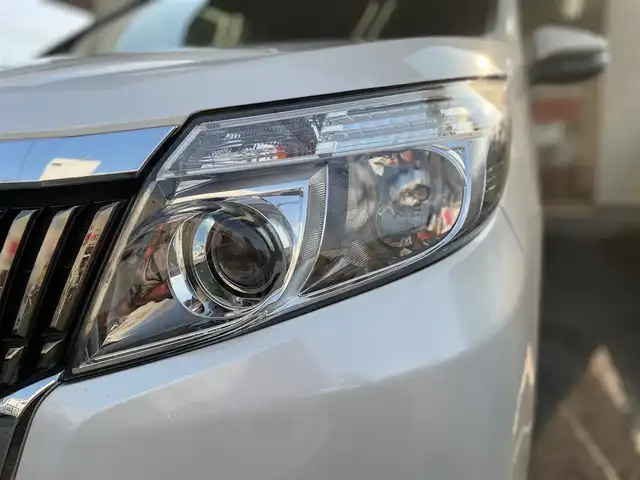 トヨタ エスクァイア Xi 愛知県 2016(平28)年 12.8万km ホワイトパールクリスタルシャイン /当店買取/法人1オーナー/禁煙/8人乗り//純正NSZT-Y66T/9インチSDナビ//バックカメラ//PCS/LDA/LEDヘッド/AHB/Aライト//リヤサンシェード//Aストップ/純正15アルミホイール//左Pスライドドア//ビルトインETC//ISOFIX/革巻きステアリング//保証書/ナビ取説/取説/スペアキー/スマートキー