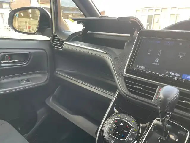 トヨタ エスクァイア Xi 愛知県 2016(平28)年 12.8万km ホワイトパールクリスタルシャイン /当店買取/法人1オーナー/禁煙/8人乗り//純正NSZT-Y66T/9インチSDナビ//バックカメラ//PCS/LDA/LEDヘッド/AHB/Aライト//リヤサンシェード//Aストップ/純正15アルミホイール//左Pスライドドア//ビルトインETC//ISOFIX/革巻きステアリング//保証書/ナビ取説/取説/スペアキー/スマートキー