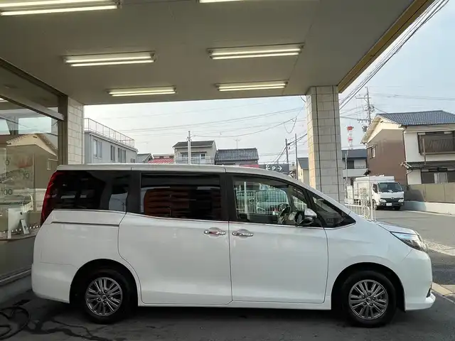 トヨタ エスクァイア Xi 愛知県 2016(平28)年 12.8万km ホワイトパールクリスタルシャイン /当店買取/法人1オーナー/禁煙/8人乗り//純正NSZT-Y66T/9インチSDナビ//バックカメラ//PCS/LDA/LEDヘッド/AHB/Aライト//リヤサンシェード//Aストップ/純正15アルミホイール//左Pスライドドア//ビルトインETC//ISOFIX/革巻きステアリング//保証書/ナビ取説/取説/スペアキー/スマートキー