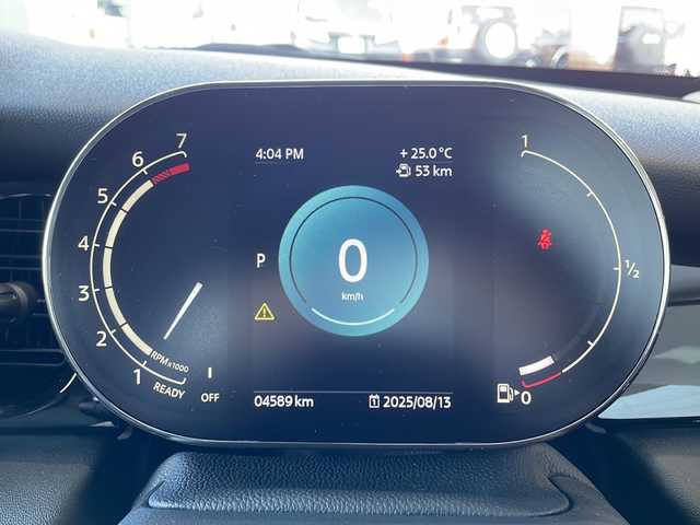 ＭＩＮＩ ＢＭＷ ミニ クーパー カムデンエディション 秋田県 2024(令6)年 0.5万km 白Ⅱ 特別仕様車/純正モニター/・AppleCarPlay/・BT/・USB/・ラジオ/シートヒーター/ステアリングスイッチ/横滑り防止装置/アイドリングストップ/電動格納ミラー/オートライト/コーナーセンサー/走行モード選択可