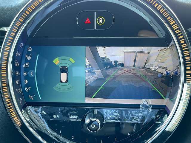 ＭＩＮＩ ＢＭＷ ミニ クーパー カムデンエディション 秋田県 2024(令6)年 0.5万km 白Ⅱ 特別仕様車/純正モニター/・AppleCarPlay/・BT/・USB/・ラジオ/シートヒーター/ステアリングスイッチ/横滑り防止装置/アイドリングストップ/電動格納ミラー/オートライト/コーナーセンサー/走行モード選択可