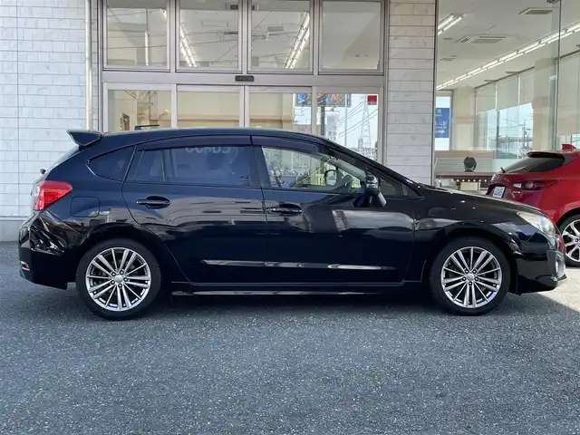 スバル インプレッサ スポーツ 2．0i－S 愛知県 2014(平26)年 7.4万km クリスタルブラックシリカ (株)IDOMが運営する【じしゃロン豊川店】の自社ローン専用車両になります。こちらは現金またはオートローンご利用時の価格です。自社ローンご希望の方は別途その旨お申付け下さい/社外SDナビ/・フルセグTV/・CD/DVD/BT/・AM.FM/ETC/クルーズコントロール/D/N席パワーシート/ハーフレザーシート/オートライト/フォグランプ/アイドリングストップ/純正17インチAW/純正フロアマット/ドアバイザー/横滑り防止システム/電動格納ウィンカーミラー