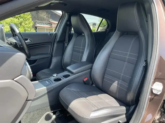 メルセデス・ベンツ ＧＬＡ１８０ 福岡県 2015(平27)年 4.5万km オリエントブラウン レーダーセーフティパッケージ　/盗難防止　/エアバック　/バックカメラ　/コーナーセンサー　/ナビ　/Ｂｌｕｅｔｏｏｔｈ　/フルセグＴＶ　/純正アルミホイール　/純正フロアマット　/プッシュスタート　/スマートキー/オートライト/LEDヘッドライト/電動リアゲート/フルフラット