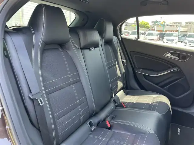 メルセデス・ベンツ ＧＬＡ１８０ 福岡県 2015(平27)年 4.5万km オリエントブラウン レーダーセーフティパッケージ　/盗難防止　/エアバック　/バックカメラ　/コーナーセンサー　/ナビ　/Ｂｌｕｅｔｏｏｔｈ　/フルセグＴＶ　/純正アルミホイール　/純正フロアマット　/プッシュスタート　/スマートキー/オートライト/LEDヘッドライト/電動リアゲート/フルフラット