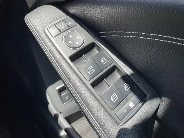 メルセデス・ベンツ ＧＬＡ１８０ 福岡県 2015(平27)年 4.5万km オリエントブラウン レーダーセーフティパッケージ　/盗難防止　/エアバック　/バックカメラ　/コーナーセンサー　/ナビ　/Ｂｌｕｅｔｏｏｔｈ　/フルセグＴＶ　/純正アルミホイール　/純正フロアマット　/プッシュスタート　/スマートキー/オートライト/LEDヘッドライト/電動リアゲート/フルフラット