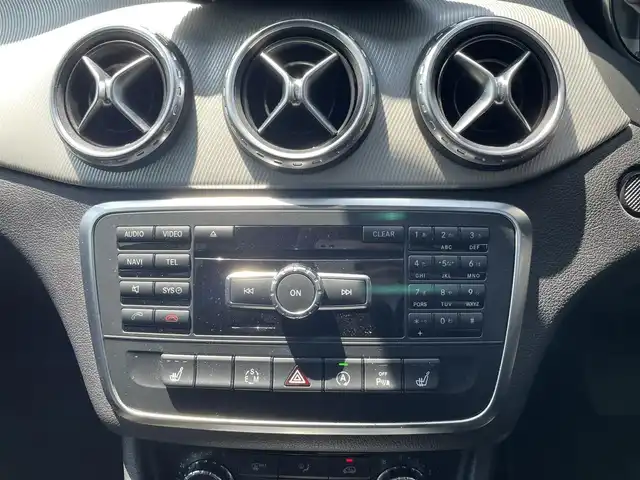 メルセデス・ベンツ ＧＬＡ１８０ 福岡県 2015(平27)年 4.5万km オリエントブラウン レーダーセーフティパッケージ　/盗難防止　/エアバック　/バックカメラ　/コーナーセンサー　/ナビ　/Ｂｌｕｅｔｏｏｔｈ　/フルセグＴＶ　/純正アルミホイール　/純正フロアマット　/プッシュスタート　/スマートキー/オートライト/LEDヘッドライト/電動リアゲート/フルフラット