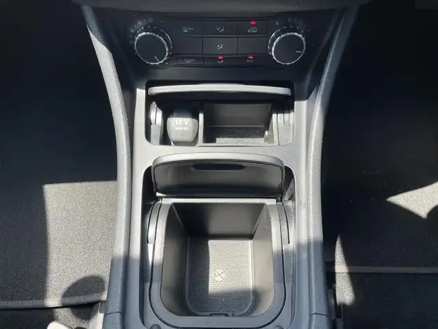 メルセデス・ベンツ ＧＬＡ１８０ 福岡県 2015(平27)年 4.5万km オリエントブラウン レーダーセーフティパッケージ　/盗難防止　/エアバック　/バックカメラ　/コーナーセンサー　/ナビ　/Ｂｌｕｅｔｏｏｔｈ　/フルセグＴＶ　/純正アルミホイール　/純正フロアマット　/プッシュスタート　/スマートキー/オートライト/LEDヘッドライト/電動リアゲート/フルフラット