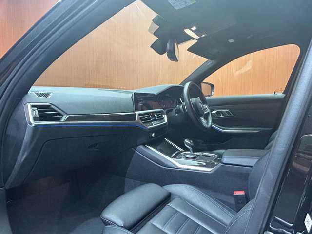 ＢＭＷ ＢＭＷ ３２０ｄ xDrive Mスポーツ 千葉県 2019(令1)年 3万km サファイアブラックP ハイラインＰＫＧ　/ＡＣＣ　/スポーツ革シート　/ナビ　/Ｂｌｕｅｔｏｏｔｈ接続　/Ｂカメラ　/シートヒーター　/電動リアゲート　/オートハイビーム　/アンビエントライト　/衝突軽減Ｂ　/ＢＳＭ　/ＬＫＡ　/ＥＴＣ　/禁煙車
