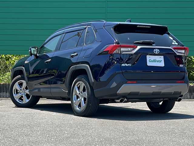 トヨタ ＲＡＶ４ ハイブリッドG 茨城県 2020(令2)年 1万km ダークブルーマイカ ワンオーナー/デジタルインナーミラー/純正9インチナビゲーション/CD/DVD/Bluetooth/フルセグ/バックカメラ/トヨタセーフティセンス/・プリクラッシュセーフティ/・レーントレーシングアシスト/・レーダークルーズコントロール/・オートマチックハイビーム/・ロードサインアシスト/インテリジェントクリアランスソナー/ブラインドスポットモニター/先行車発進告知/ビルトインETC2.0/パワーバックドア/前後ドライブレコーダー/運転席パワーシート/前席シートヒーター/純正18インチAW/オートライト/LEDヘッドライト