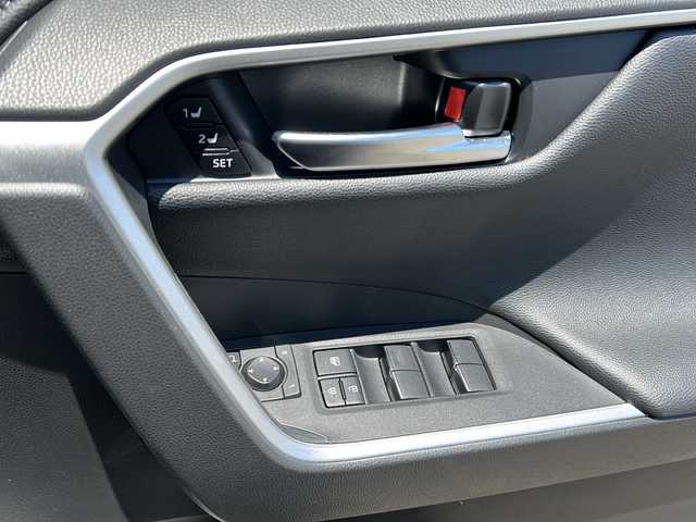 トヨタ ＲＡＶ４ ハイブリッドG 茨城県 2020(令2)年 1万km ダークブルーマイカ ワンオーナー/デジタルインナーミラー/純正9インチナビゲーション/CD/DVD/Bluetooth/フルセグ/バックカメラ/トヨタセーフティセンス/・プリクラッシュセーフティ/・レーントレーシングアシスト/・レーダークルーズコントロール/・オートマチックハイビーム/・ロードサインアシスト/インテリジェントクリアランスソナー/ブラインドスポットモニター/先行車発進告知/ビルトインETC2.0/パワーバックドア/前後ドライブレコーダー/運転席パワーシート/前席シートヒーター/純正18インチAW/オートライト/LEDヘッドライト
