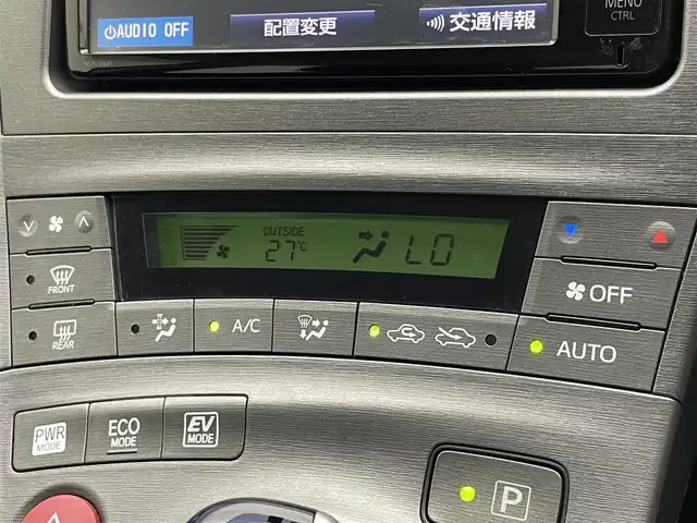 トヨタ プリウス S 愛知県 2014(平26)年 8.7万km ホワイトパールクリスタルシャイン 純正ＳＤナビ　フルセグＴＶ　ＣＤ　ＤＶＤ　Ｂｌｕｅｔｏｏｔｈ　ＥＴＣ　純正ドライブレコーダー　ビルトインＥＴＣ　オートライト　電動格納ミラー　純正フロアマット　ドアバイザー　カーテンエアバック　禁煙車