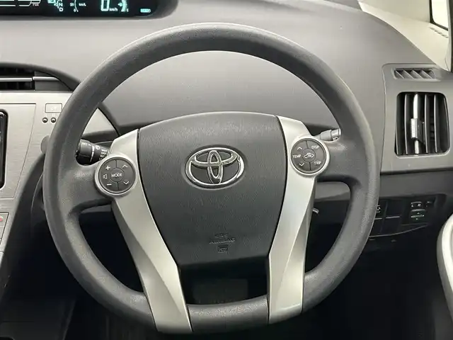 トヨタ プリウス S 愛知県 2014(平26)年 8.7万km ホワイトパールクリスタルシャイン 純正ＳＤナビ　フルセグＴＶ　ＣＤ　ＤＶＤ　Ｂｌｕｅｔｏｏｔｈ　ＥＴＣ　純正ドライブレコーダー　ビルトインＥＴＣ　オートライト　電動格納ミラー　純正フロアマット　ドアバイザー　カーテンエアバック　禁煙車