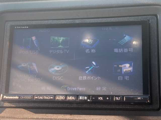 ホンダ ヴェゼル ハイブリッド X 三重県 2014(平26)年 9.5万km ホワイトオーキッドパール (株)IDOMが運営する【じしゃロン四日市店】の自社ローン専用車両になります。こちらは現金またはオートローンご利用時の価格です。自社ローンご希望の方は別途その旨お申付け下さい/社外SDナビ/フルセグTV/（CD/DVD/AM/FM/SD/USB/BT）/クルーズコントロール/バックカメラ/ETC/パドルシフト/ステアリングスイッチ/CTBA/電子パーキング/オートブレーキホールド/電動格納ウィンカーミラー