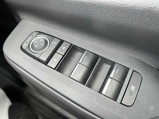 トヨタ プリウス Z 岡山県 2023(令5)年 5.2万km プラチナホワイトパールマイカ 純正12.3インチナビ/（AM.FM.TV.BT.Miracast）/パノラミックビューモニター/トヨタセーフティーセンス/・レーンディパーチャアラート/・プリクラッシュセーフティ/・アダプティブクルーズコントロール/・オートマチックハイビーム/AC100V/パワーバックドア/D席パワーシート/前席シートヒーター/ベンチレーション/ステアリングヒーター/アドバンスドパーク/ETC2.0/ブラインドスポットモニター/純正19インチアルミホイール
