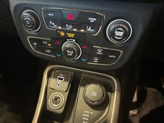 クライスラー・ジープ ジープ コンパス Sモデル 道央・札幌 2019(令1)年 3.7万km グレー 全国160台限定車（ミニマルグレー：80台）/専用19インチAW/Beats Audioプレミアムサウンド/バイキセノンヘッドライト/パワーリフトゲート/本革シート/フロントシートヒーター/ACC/ブラインドスポットモニター/レーンセンス/純正メモリナビ/フルセグテレビ/USB/BT/バックカメラ/パークセンス